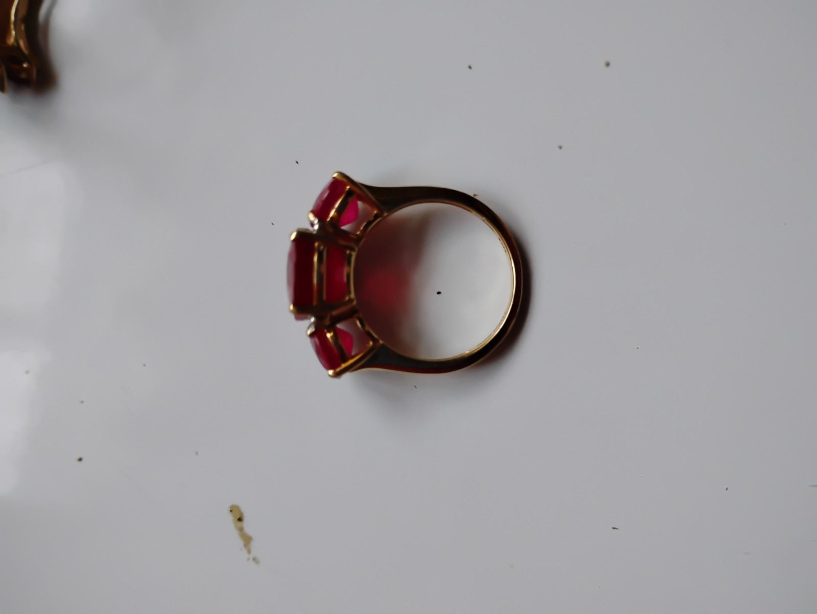 5.6 gr. 10 k solid gold ruby ring - image 4