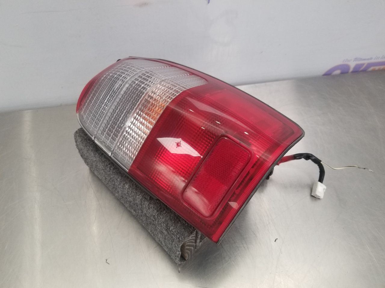 2000 TOYOTA 4 RUNNER TAIL LIGHT LAMP RIGHT PASSENGER 