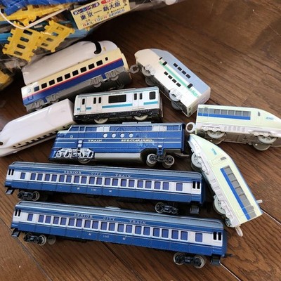 There are several types of model trains and rail sets included #62ccdf