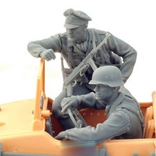   1/35 Resin WWII German 2 soldiers Vehicle Crew Unpainted unassembled