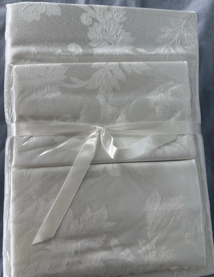 Ultimate Table Set White 60 x 84 tablecloth rectangular, 8 Napkins & Vinyl Pad - Image 3 of 4