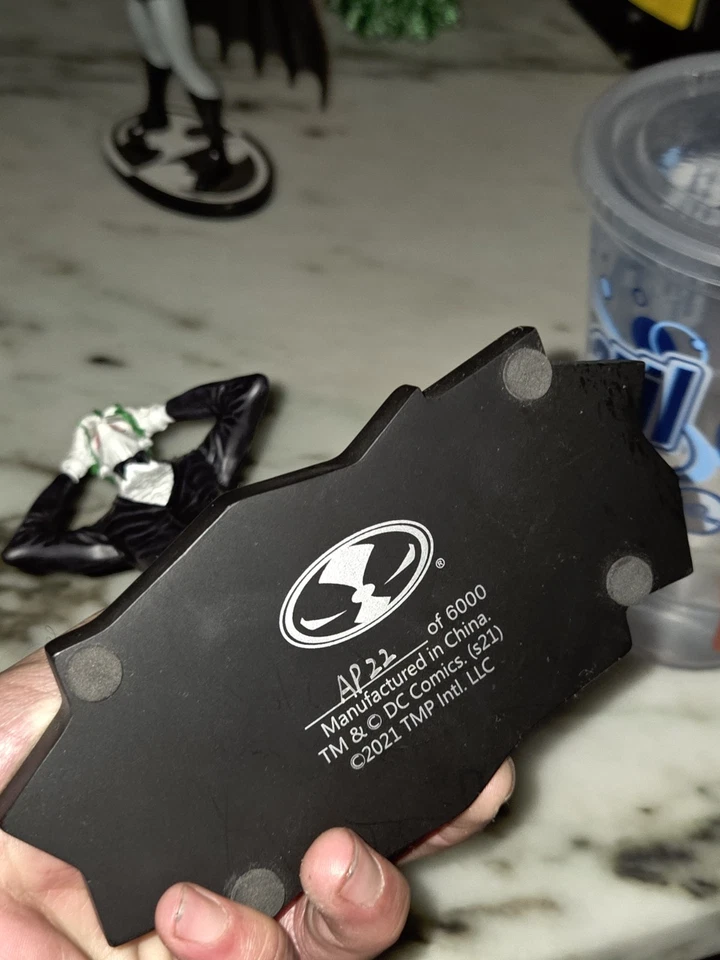 Figura de exhibición de edición limitada DC Direct Joker Statue #1478/5000 Foto 4 de 4