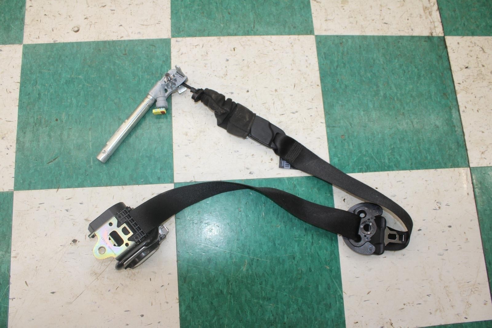 Maserati Ghibli 2014-2020 Front Right Seat belt retractor