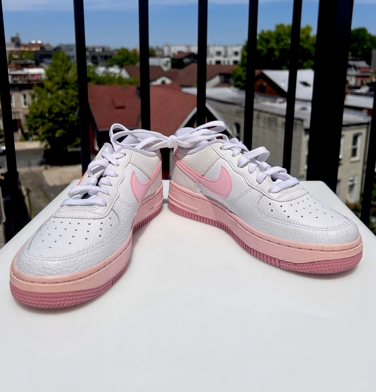 Scarpe Nike Air Force 1 rosa e bianche per bambina taglia 4 anni