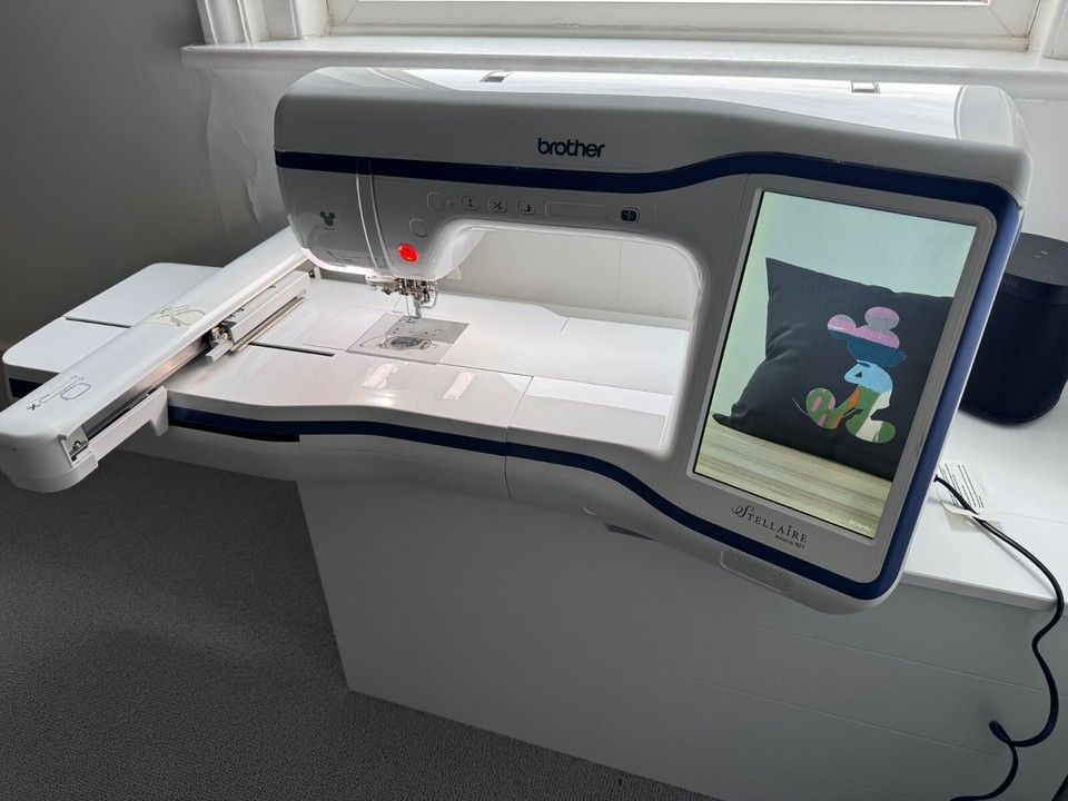 Brother InnovIs Stellaire XE1 Embroidery Machine. Great condition