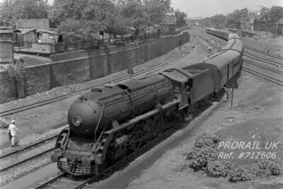 PHOTO India Northern Rly 66'' WP1 class 4-6-2 locomotive No. 7084  Ranjit  712606