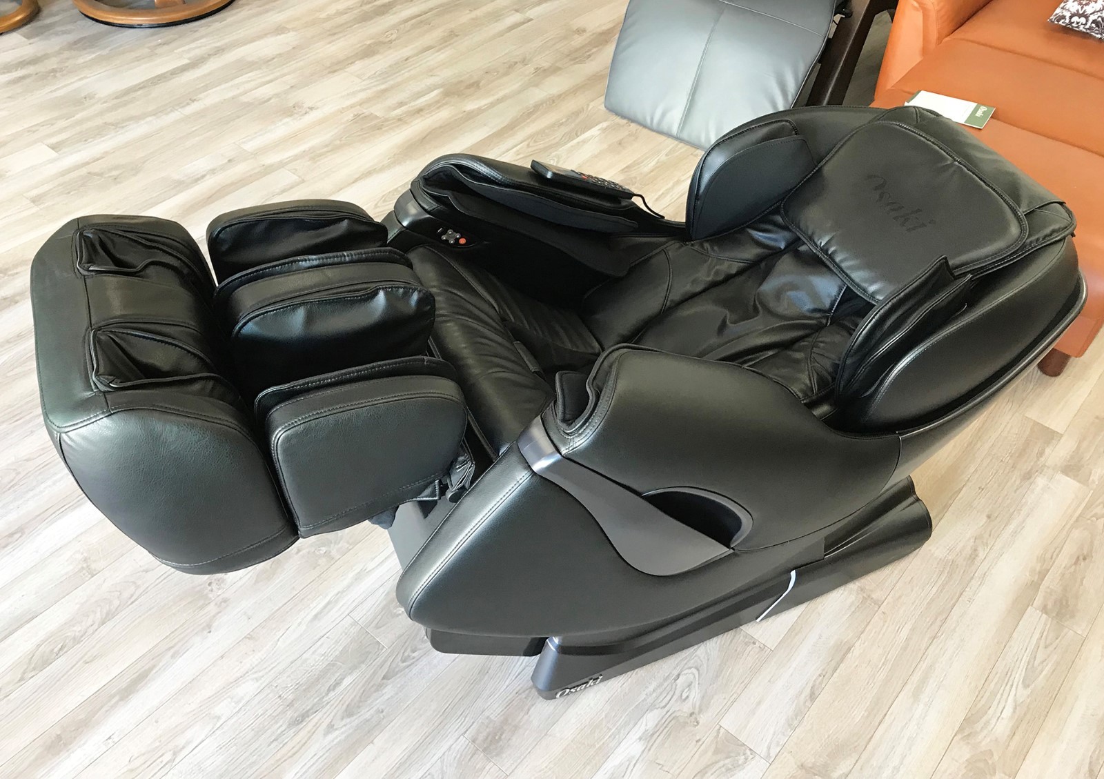 Black Osaki Titan TPPro 8500 LTrack Massage Chair Zero Gravity