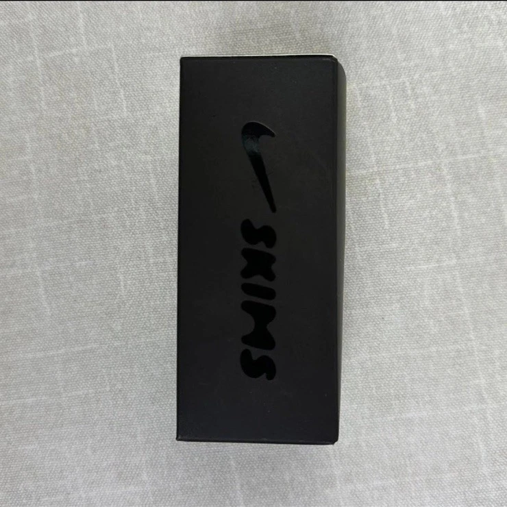 NIKE X SKIMS CLAW CLIP NYC EXCLUSIVE - Image 3 of 3