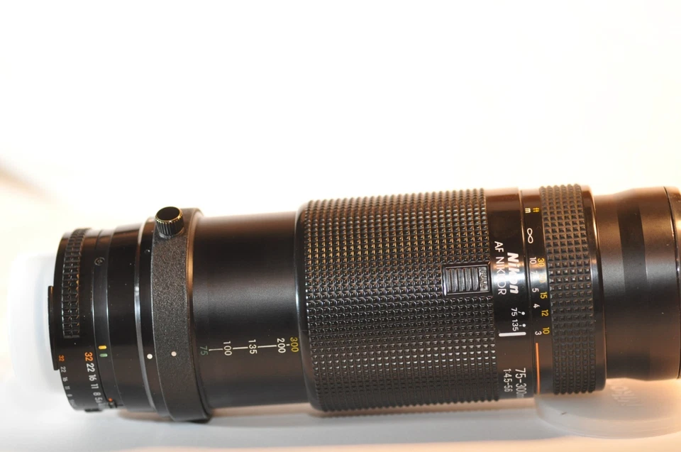 Nikon AF Nikkor 75-300mm FX lens for F3 FM2 N90 F100 D90 D7500 DF D610 D500 D850 - Image 3 of 4