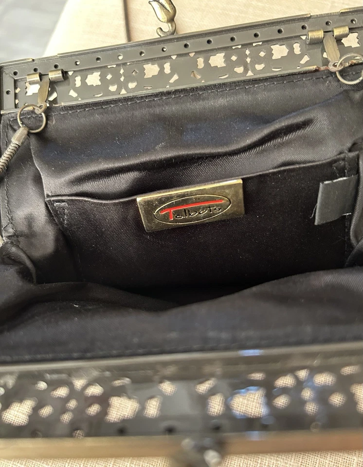 Bolso Bandolera Vintage Negro Satinado Ornamentado Dorado Kisslock Rosa Flecos Foto 2 de 4