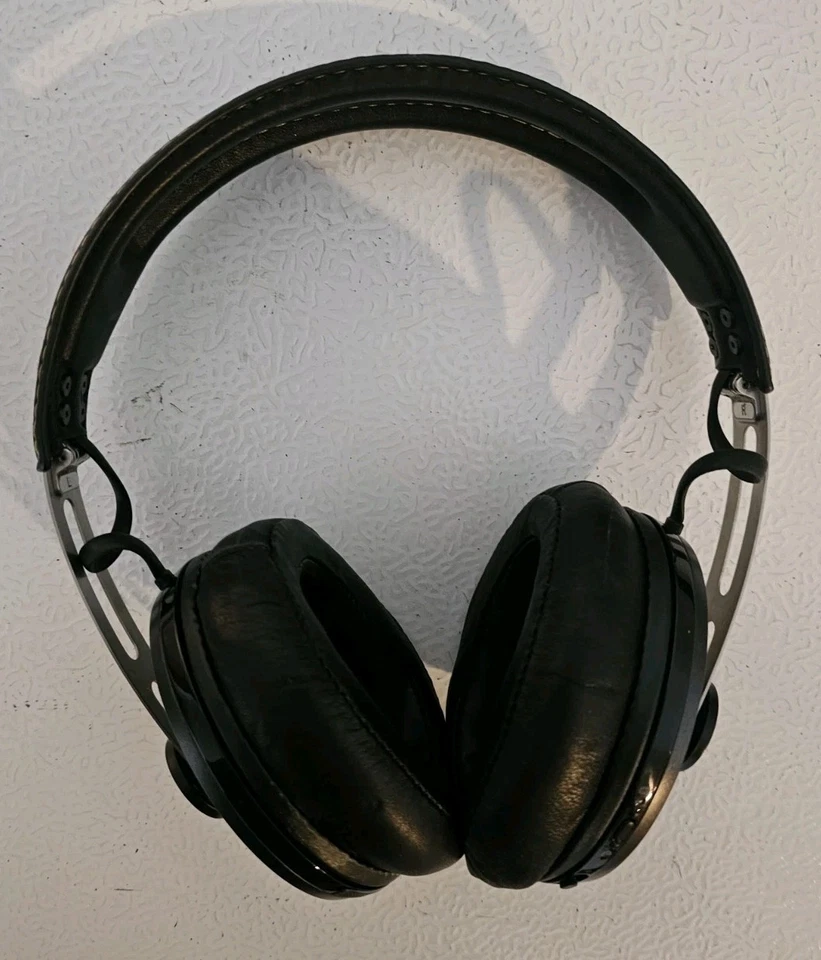 Sennheiser Momentum 2.0 H1 M2 AEBT Noise Canceling Bluetooth Wireless Headphones - Image 3 of 4