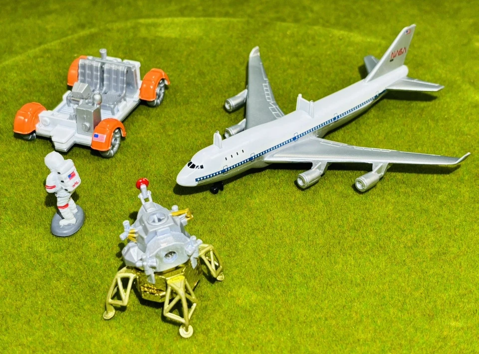 Real Toy - NASA Space Lot - Lunar Rover, Boeing Plane, Landing Module, Astronaut - Image 3 of 4