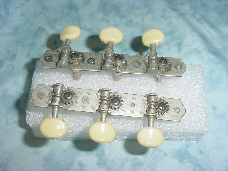 SET OF VINTAGE VINTAGE  3 X 3 GUITAR  32mm WHITE BUTTON TUNERS