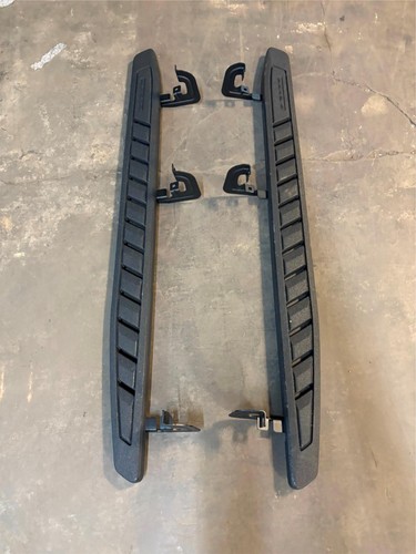Used OEM GM '21-'25 GMC Sierra 1500 2500 3500 Double Cab Assist Steps in Black