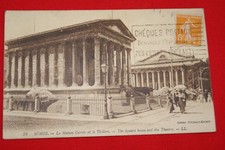 NIMES LA MAISON CARREE ET LE THEATRE GARD LANGUEDOC ROUSSILLON
