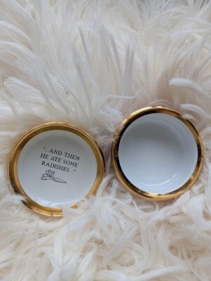 MN-2154-154☆HALCYON DAYS ENAMELSピーターラビット Halcyon Days Enamel Peter Rabbit Enamel Pill Trinket Box Beatrix