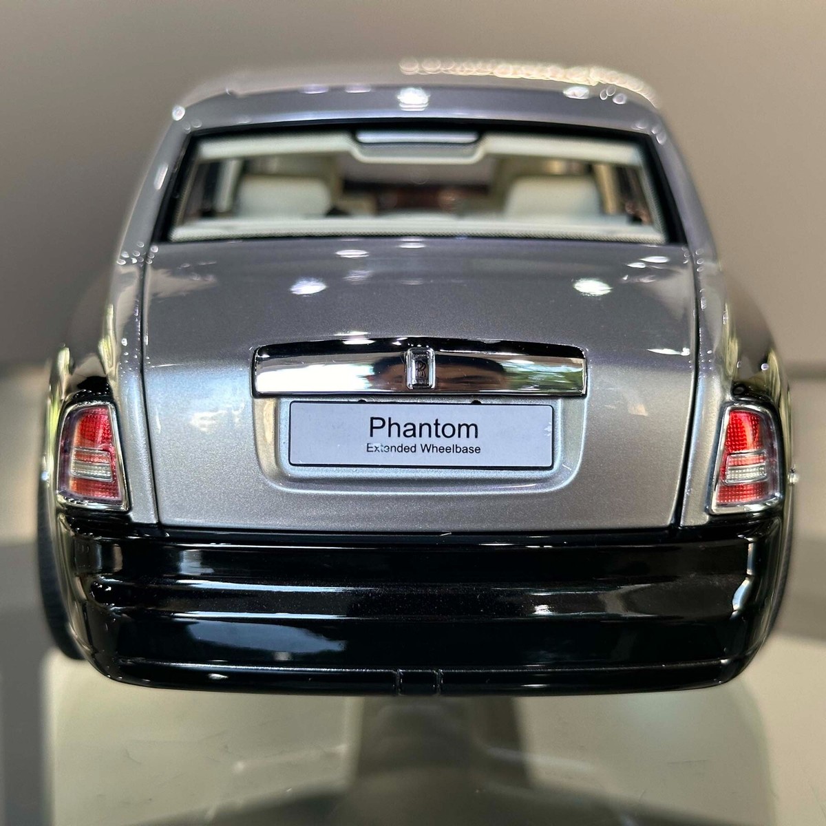 KYOSHO 1:18 Rolls-Royce Phantom Extended Black/Silver