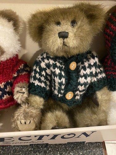 HugFun 7 Teddy Bear Collection in Hand Made in Knitted Sweaters - Picture 13 of 14