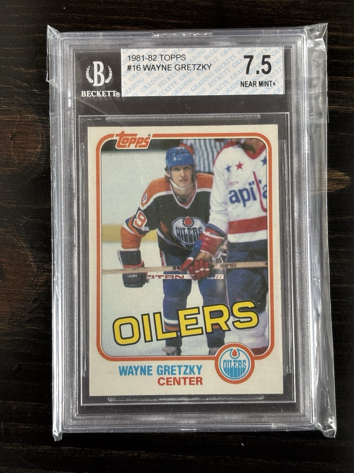 1981-82 Topps - Wayne Gretzky #16 BGS 7.5 Near Mint+ view 1