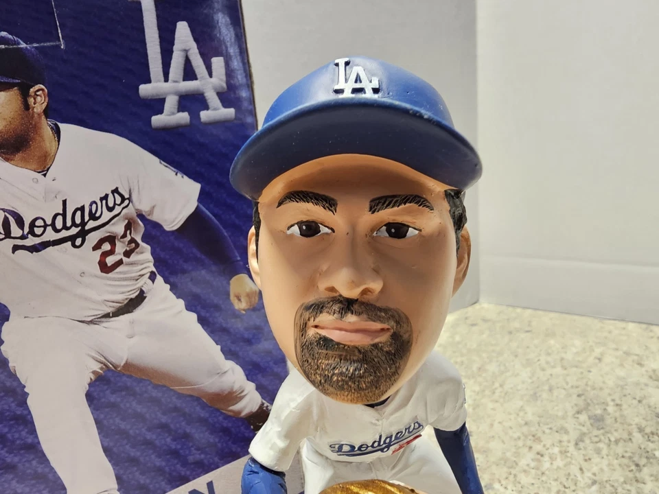Adrian Gonzalez Los Angeles Dodgers MLB 2015 SGA Bobblehead GG REPARADO - Imagem 2 de 4