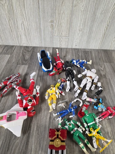 Lot of 20+ Vintage Bandai Mighty Morphin Power Rangers Guns Swords Accessories