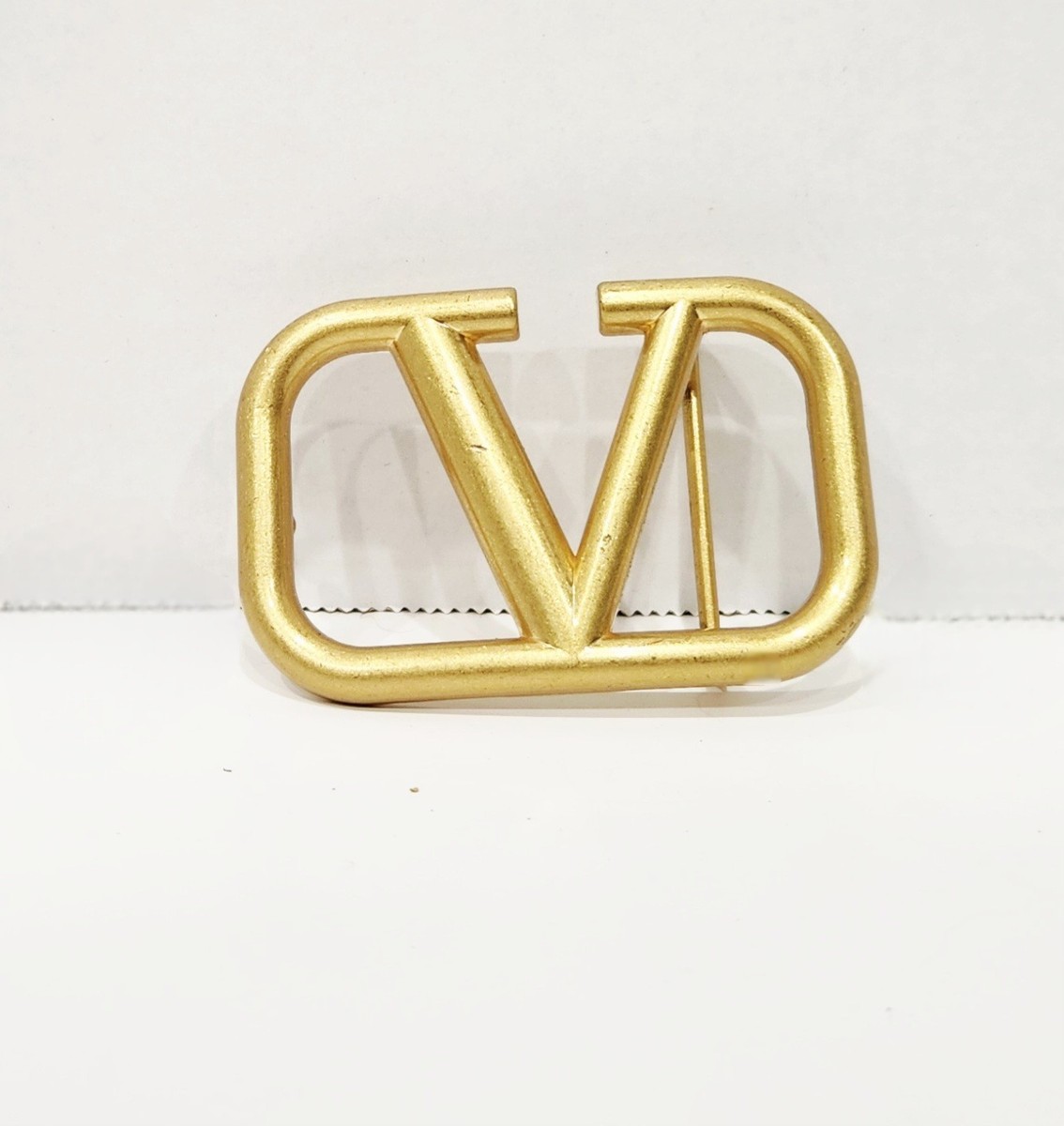 Valentino Garavani V Logo Gold Belt Buckle – Authentic – No Belt Included Authentic Valentino Garavani V-Logo Buckle - For 40mm Belt  main image 3