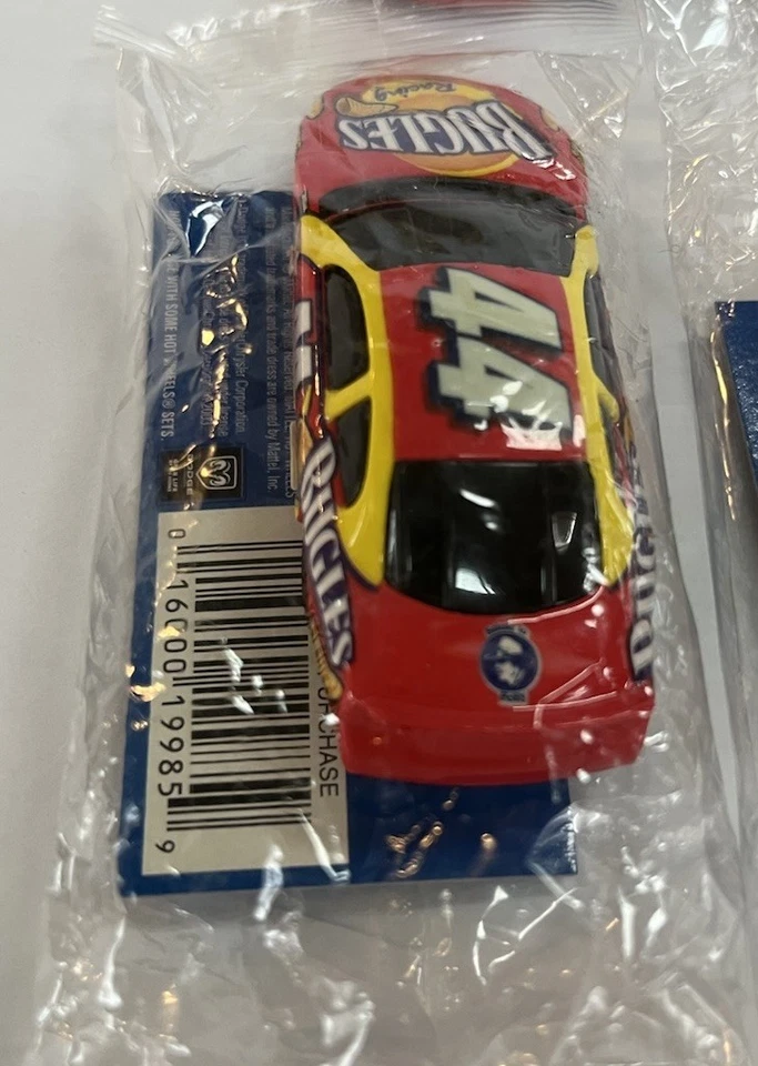 Lote 8 Hot Wheels Salute to Richard Petty 2001 Dodge Intrepid #44 Bugles 1:64 Foto 2 de 4