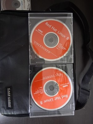 Case Logic 30 CD Storage Travel Bag Zip Case W/Strap Hard Insert.
