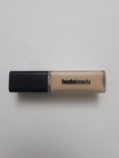 Corrector de tono de piel desigual original Huda Beauty, para belleza natural.