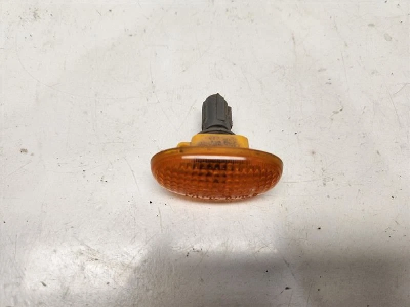 2004 Chevrolet Aveo (Hatchback) seta - montado no para-lama - Imagem 2 de 4