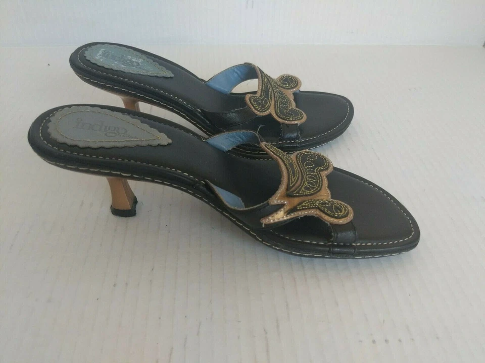 Sandalia INDIGO Cuero Negro y Dorado Tacón Gatito Punta Abierta Slide Mules 5M 80105 Foto 3 de 4