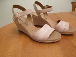 clarks pink wedges