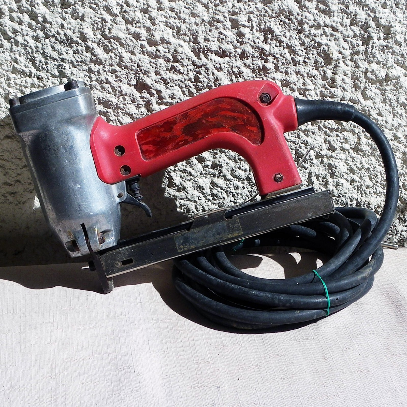 Roberts Electric Carpet Stapler for 3/16 in. Crown 20 Gauge Staples