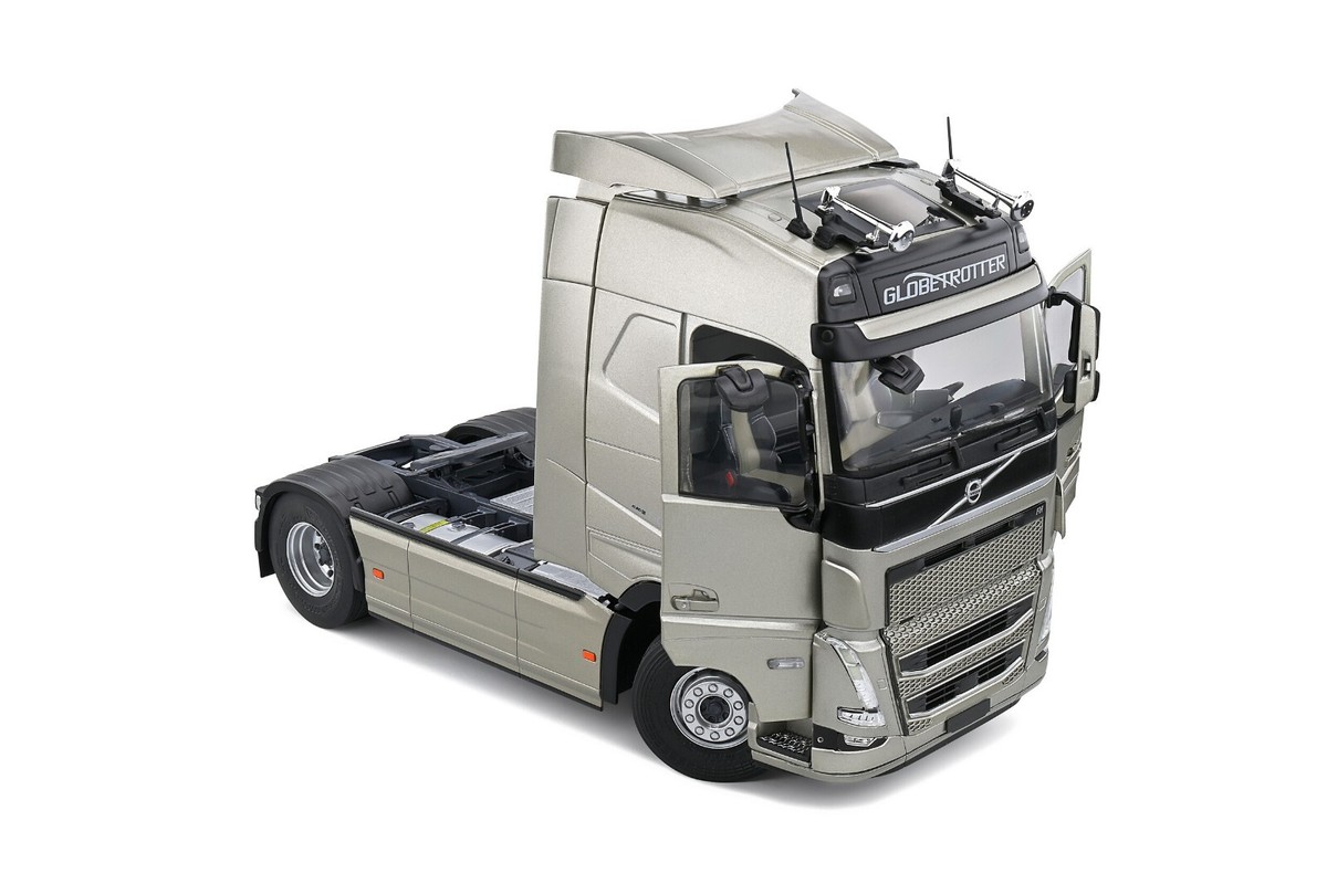 2021 VOLVO FH GLOBETROTTER XL TRUCK SILVER 1:24 by SOLIDO