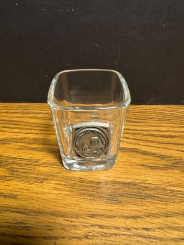 Smithsonian shot glass square  w/ pewter Medallion Label - Afbeelding 1 van 2