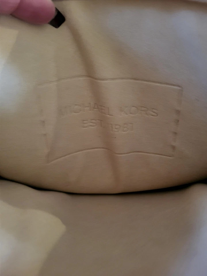 Michael Kors  Logo Navy Blue Neoprene Cushion IPAD/ Tablet Zip Case  8x10 NWOT - Image 4 of 4