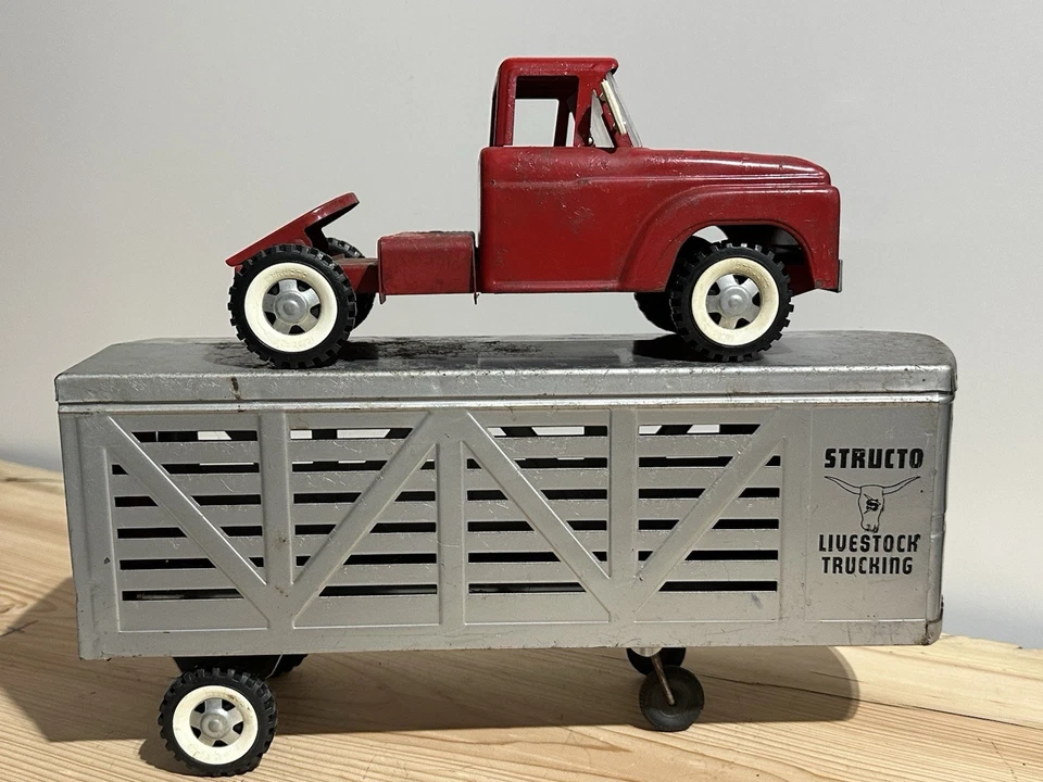 Structo Lvestock Trucking 1960s Red Cab Silver Trailer Nice Decals (ORIGINAL) - Image 4 of 4