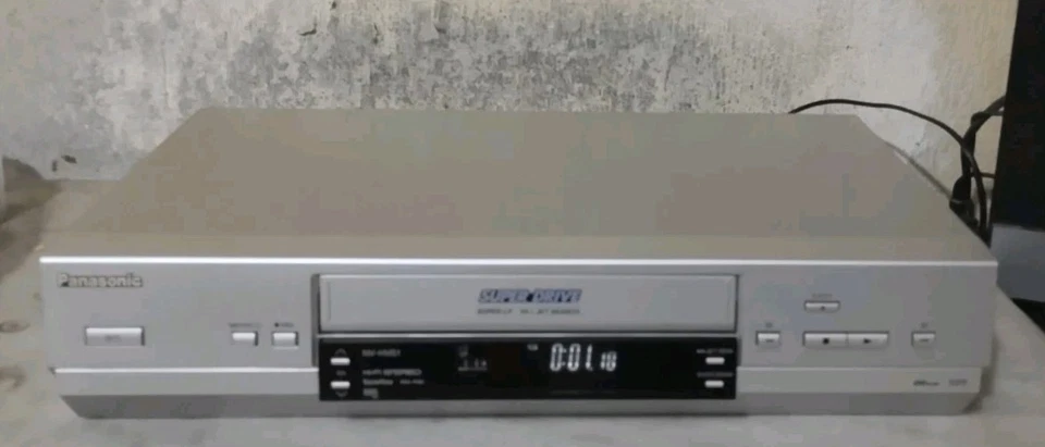 PANASONIC NV-HV61 VIDEOREGISTRATORE SUPER VHS 6 TESTINE STEREO CON TELECOMANDO - Immagine 4 di 4