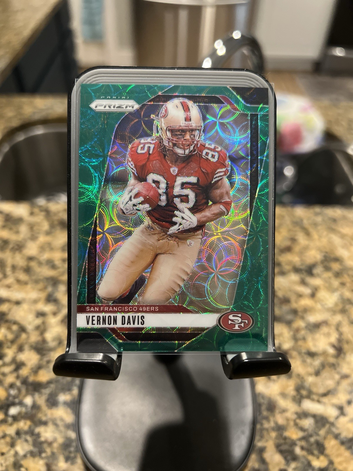 2024 Panini Prizm #258 Vernon Davis Green Scope #/75 49ers Niners SP Card