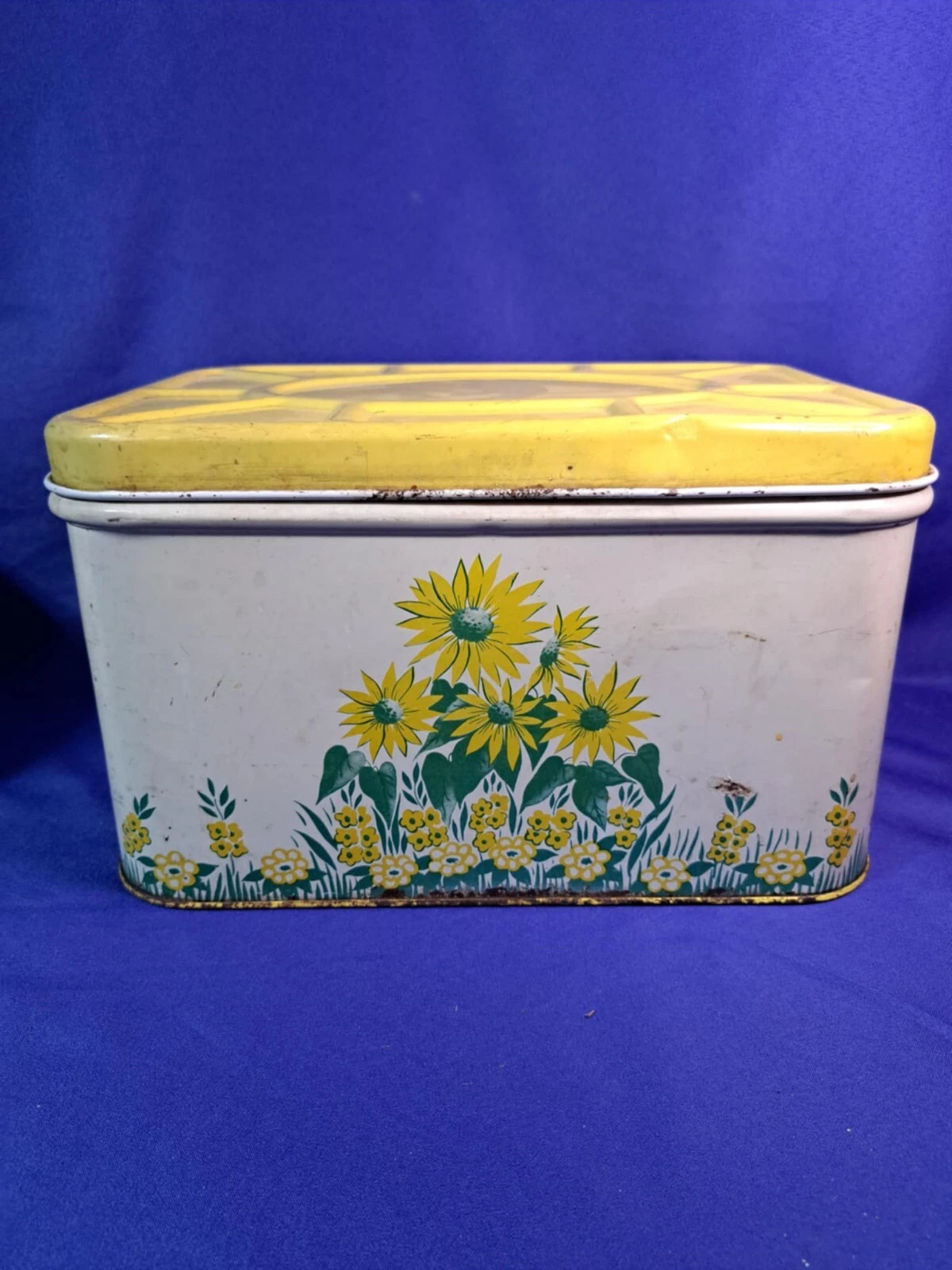 Vintage Decoware Tin Metal Breadbox Vented Storage Retro Yellow Sunflower READ
Opens in a new window