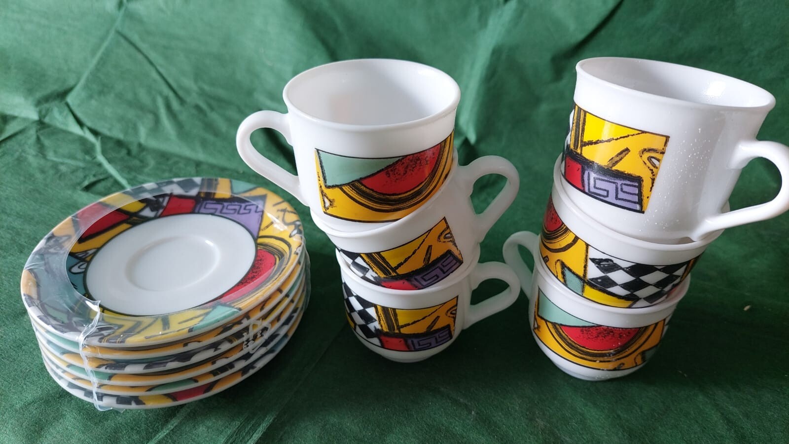 KAFFEETASSEN PZ.6 PATCHWORK ARCOPAL MIT UNTERTASSE COFFEE CUPS SERVICE