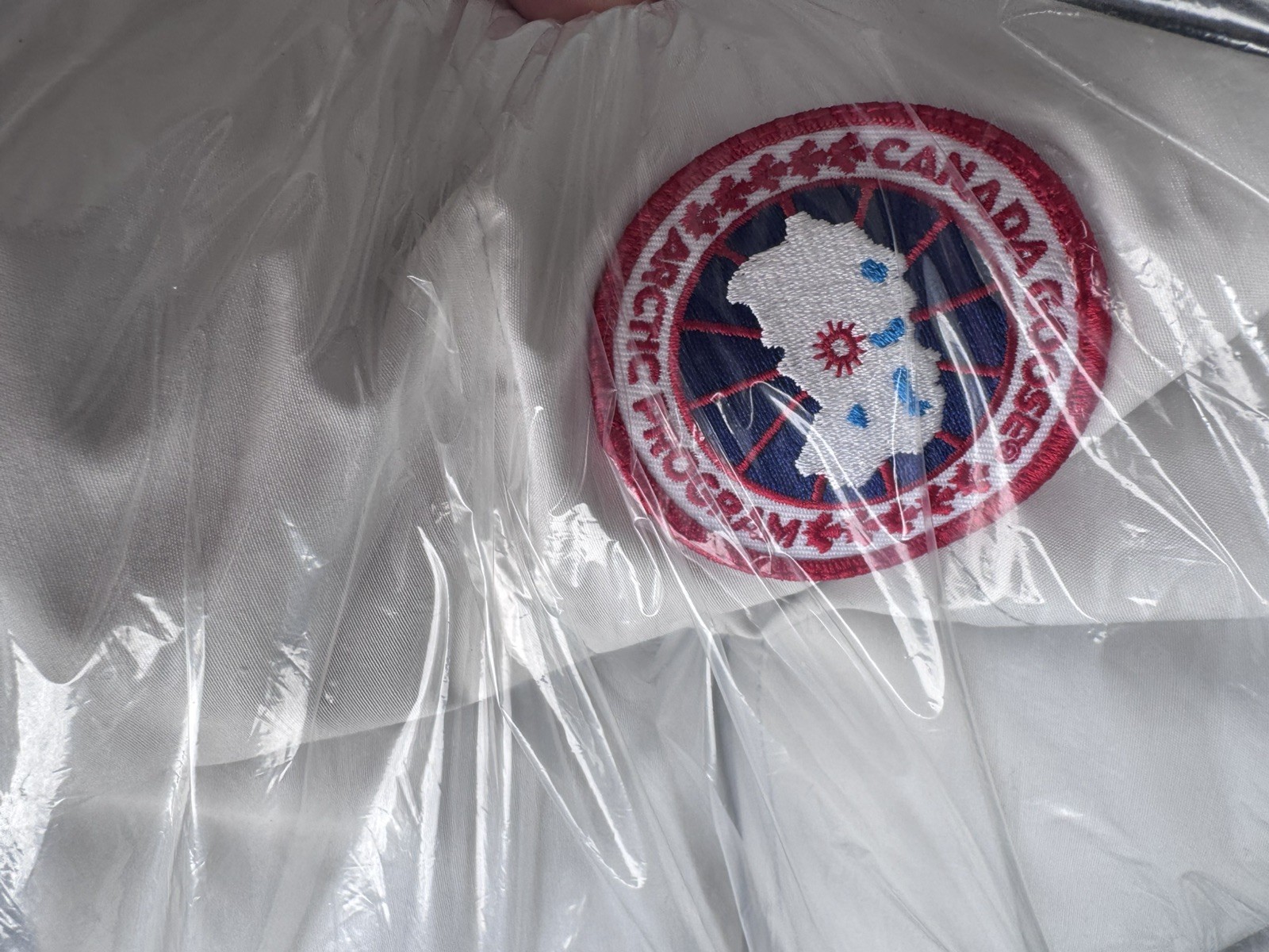 CANADA GOOSE Macmillan Parka 3804M. Colour- Frost Grey. Size MEDIUM RRP £1200 image 7