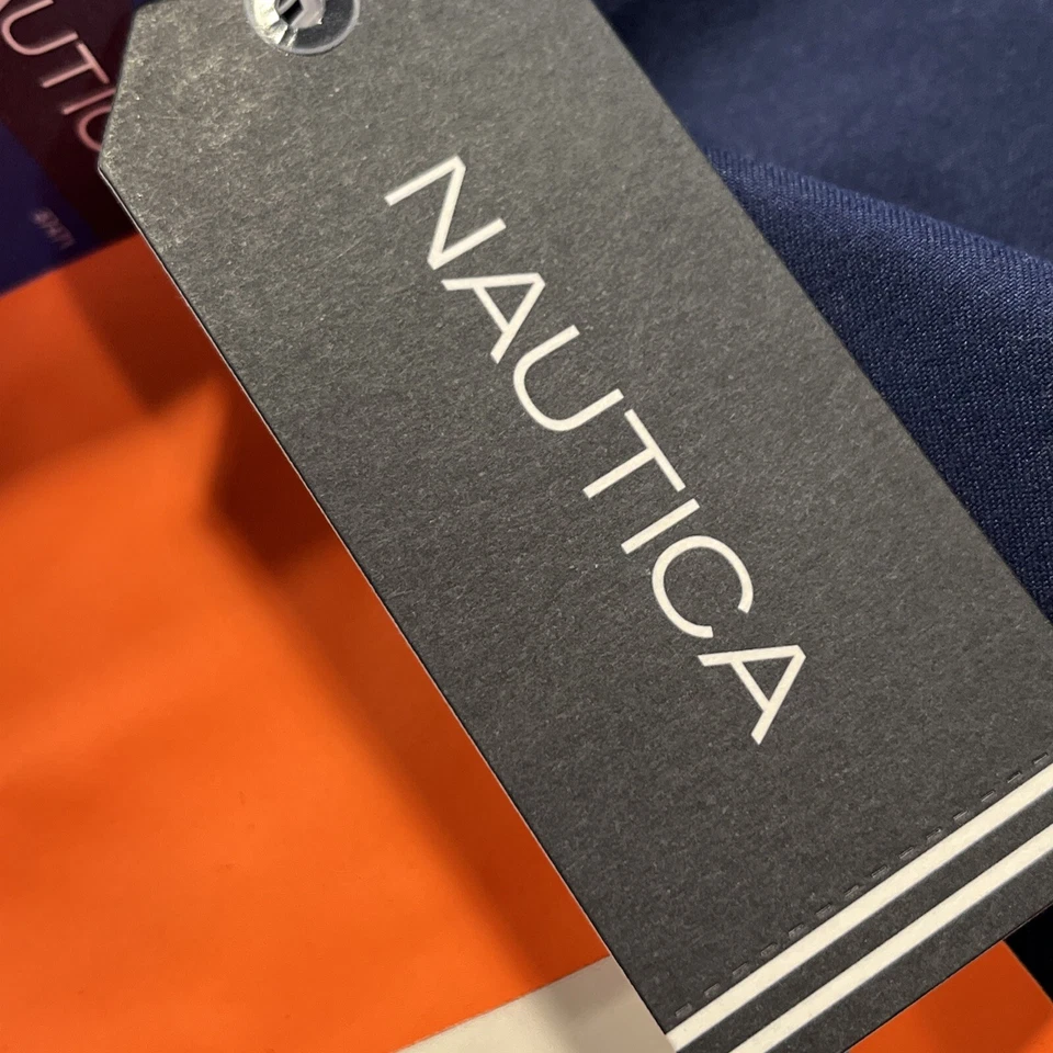 Baúl de baño Nautica para niños XL (18/20) UPF 50+ azul marino forrado con hechizos Foto 4 de 4