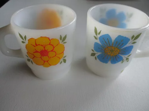 2 Anchor Hocking Vintage FIRE-KING DAYBREAKER Double Flower Coffee Mugs D Handle