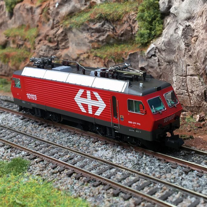 Locomotive électrique Re 4/4 10103 Hobbytrain de haute précision avec sons DCC