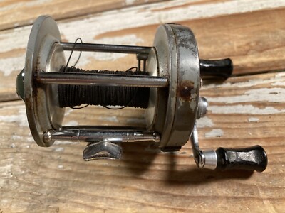 Vintage Fishing Casting Reel Pflueger Supreme 512 USA 1960s