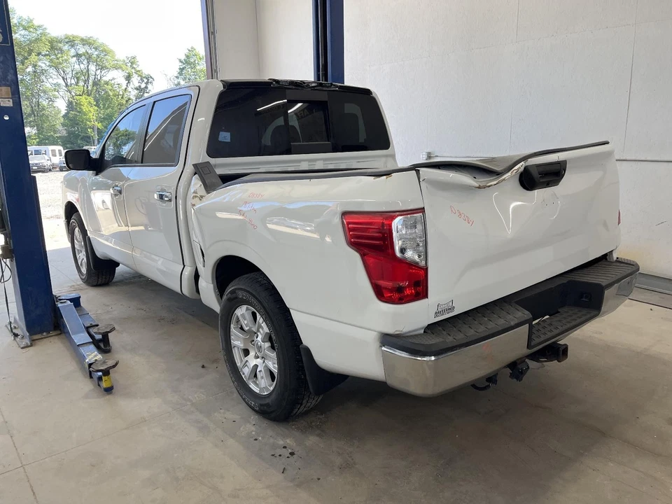 Luz de conducción usada se adapta a: Nissan Titan 2018 parachoques antiniebla montado diestro y derecho Foto 3 de 4