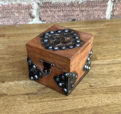 Vintage handgefertigt in Indien für CGB Fleur de Lis Holz Schmuck Schmuckkästchen