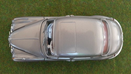 BMW 502 gris métal échelle 1/24 fabricant SCHUCO voiture miniature de collection - Imagen 3 de 7
