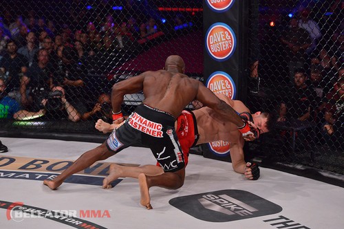 King Mo 2x Signed Bellator 131 Fight Worn Used Gloves PSA/DNA COA Muhammed Lawal - Picture 9 of 24